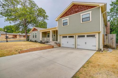 1113 Carlock St, Fort Worth, TX 76110-1947