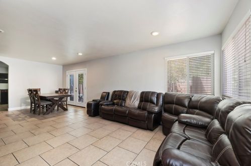 517 Prospect Ave, Riverside CA  92507-1720 exterior