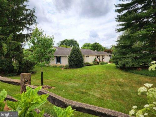 50 Valleybrook Dr, Lancaster PA  17601-4612 exterior