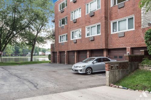 101 Peartree Ln, Arlington Hts IL  60004-6627 exterior