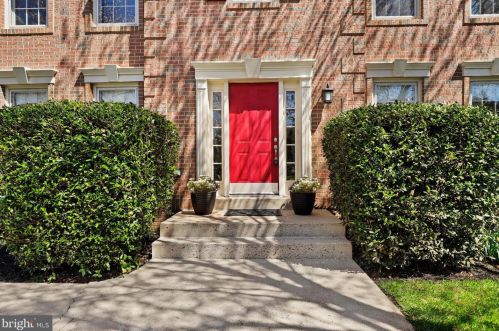 41840 Raspberry Dr, Leesburg, VA 20176-6249