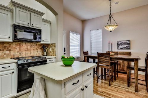 8216 Bridge St, Fort Worth TX 76103-1350 exterior