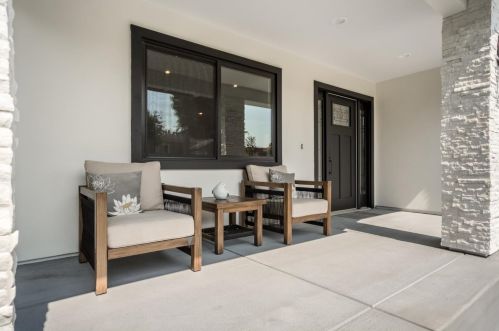 933 Walnut St, San Carlos, CA 94070-3924