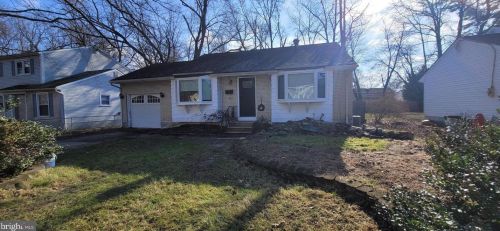 120 Stratford Ave, Stratford, NJ 08084-1412