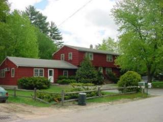 3 Lynwood St, Plaistow, NH 03865-2730
