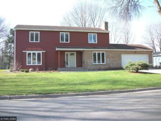 978 Lydia Dr, Saint Paul, MN 55113-1923