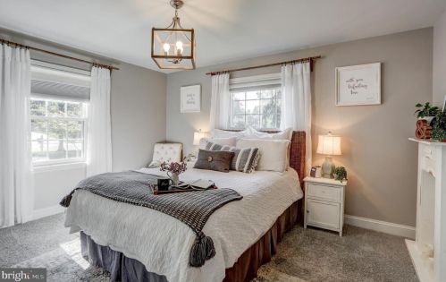 1220 Country Club Dr, Lancaster PA  17601-5208 exterior