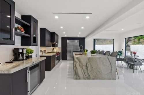 2434 Delisle Ct, Glendale CA  91208-2210 exterior