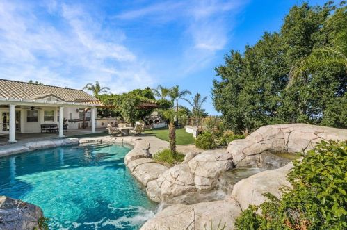 6528 Blackwood St, Riverside CA  92506-6240 exterior