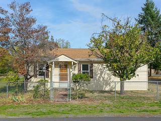 6945 Brehaut St, Portland, OR 97222-1892