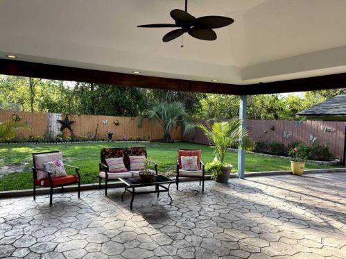 1004 Booker T Washington St, Conroe TX  77301-3610 exterior