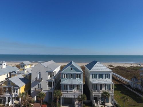 1737 Seaside Dr, Galveston, TX 77550-3361