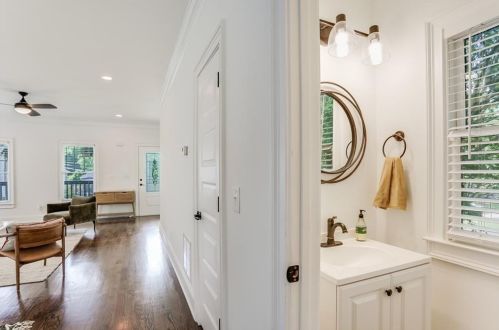 300 Holderness St, Atlanta GA  30310-1306 exterior