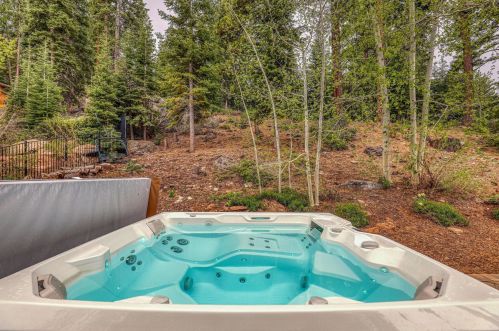 10614 Pine Cone Dr, Truckee CA  96161-3130 exterior