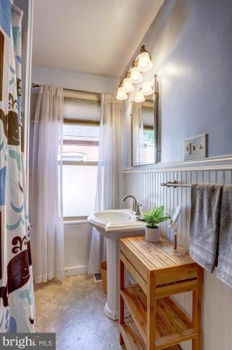 521 Walnut St, Lancaster PA  17603-3305 exterior