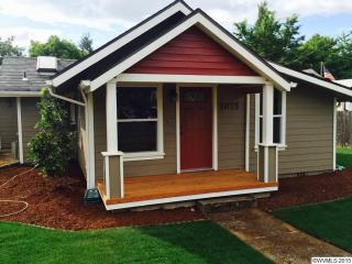 1075 Fairview Ave, Dallas, OR 97338-2117