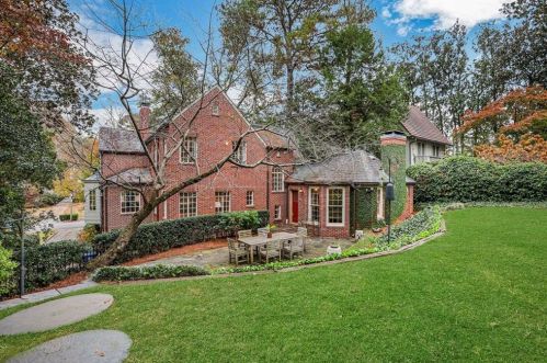 2488 Dellwood Dr, Atlanta GA  30305-4076 exterior