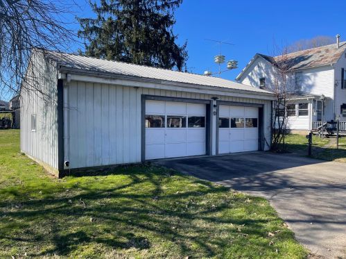 1785 Broadway St, Pennsville, OH 43787-9112