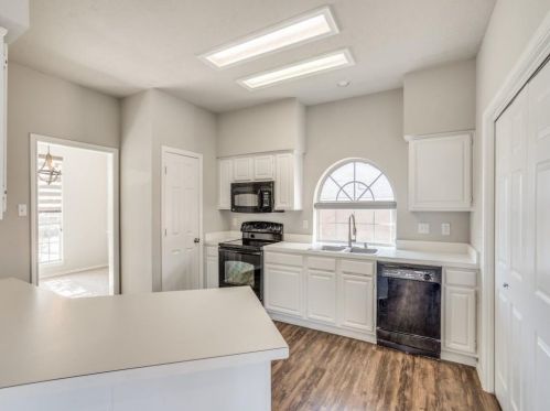 1420 Mapleview Dr, Carrollton TX 75007-6019 exterior