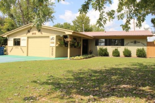 303 4th St, Talihina, OK 74571-2031