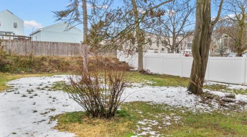 6 Crown Ave, Norwalk CT  06854-2633 exterior