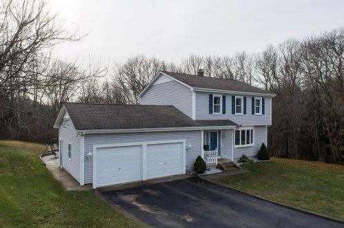 25 Robin Way, Westerly, RI 02891-4910
