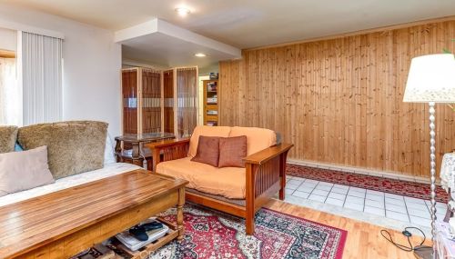 4890 Crest Ave, Riverside CA  92503-2942 exterior