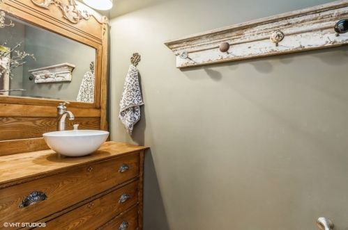 1548 Autumncrest Dr, Bull Valley IL  60014-2942 exterior