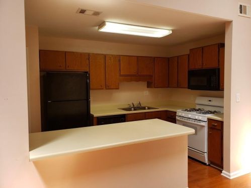 1047 Travelers Trl, Kennesaw, GA 30144-2870