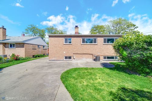 8632 Olcott Ave, Niles IL  60714-2022 exterior