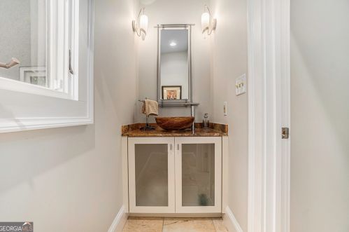 887 Berkshire Rd, Atlanta GA  30324-4929 exterior