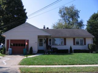 90 Henderson St, Delaware Park, NJ 08865-2507