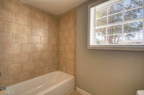 6140 Hillandale Dr, Atlanta GA  30349-4250 exterior