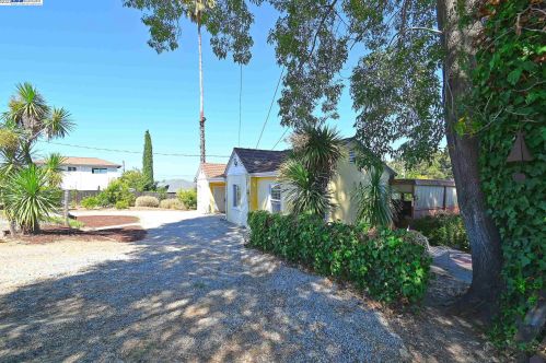 2636 East Ave, Hayward, CA 94541-5638