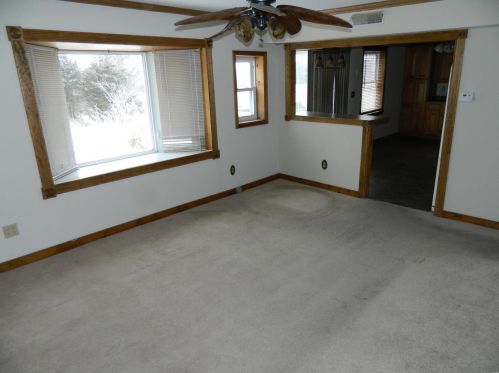 7447 Angell Rd, Gerald, MO 63037-2710