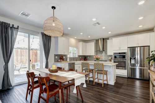 9979 Asilomar Ln, Elk Grove CA  95757-2549 exterior