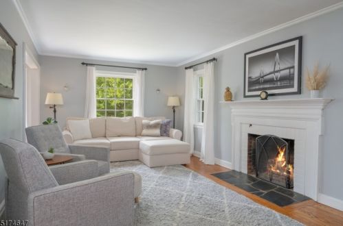 20 Westview Rd, Town Center, NJ 07052-3118