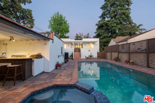 1125 Cedar St, Glendale CA  91207-1728 exterior