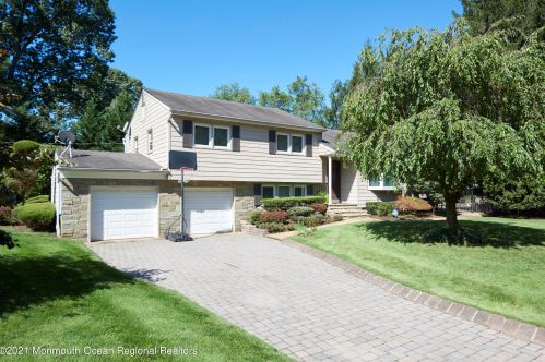 18 Majestic Ave, Lincroft, NJ 07738-1720
