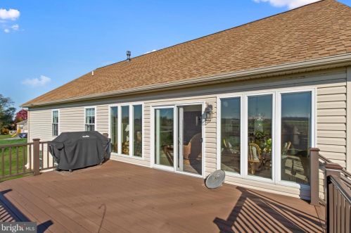 2360 Vw Dr, Lancaster PA  17602-1016 exterior