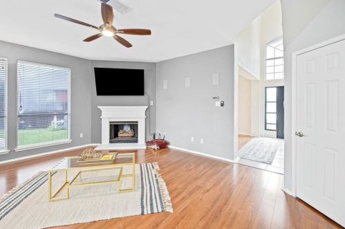 1905 Kerr Ct, Carrollton TX 75010-3208 exterior