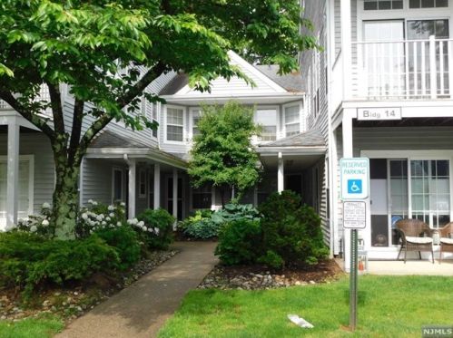 1185 Richmond Rd, Mahwah, NJ 07430-3241