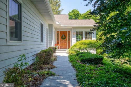 486 Trinity Rd, York, PA 17408-8931
