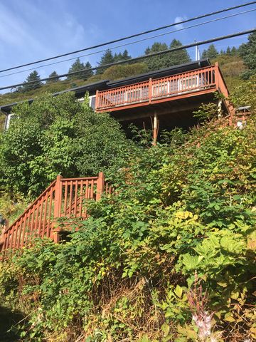 318 Hillcrest St, Kodiak, AK 99615-6006