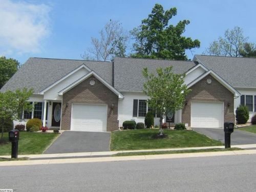 228 Collinswood Dr, Staunton, VA 24401