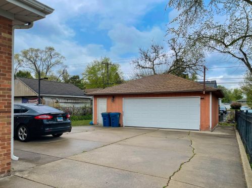 174 Pick Ave, Elmhurst, IL 60126-3018