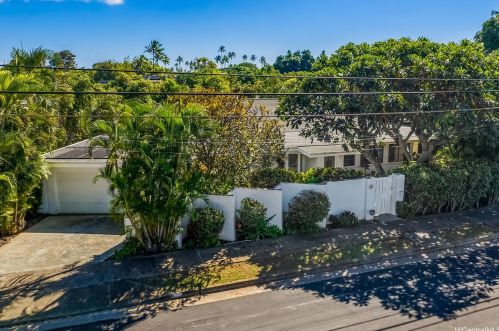 4777 Farmers Rd, Honolulu HI  96816-5444 exterior