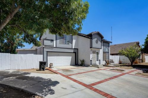 881 Shana Ct, Perris, CA 92570-3431