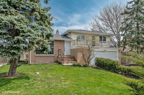 39 Julie Dr, Glenview, IL 60025-4844