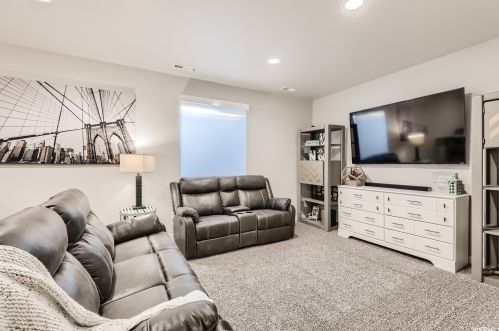 6544 Hvn Maple Dr, Taylorsville UT 84081-4162 exterior